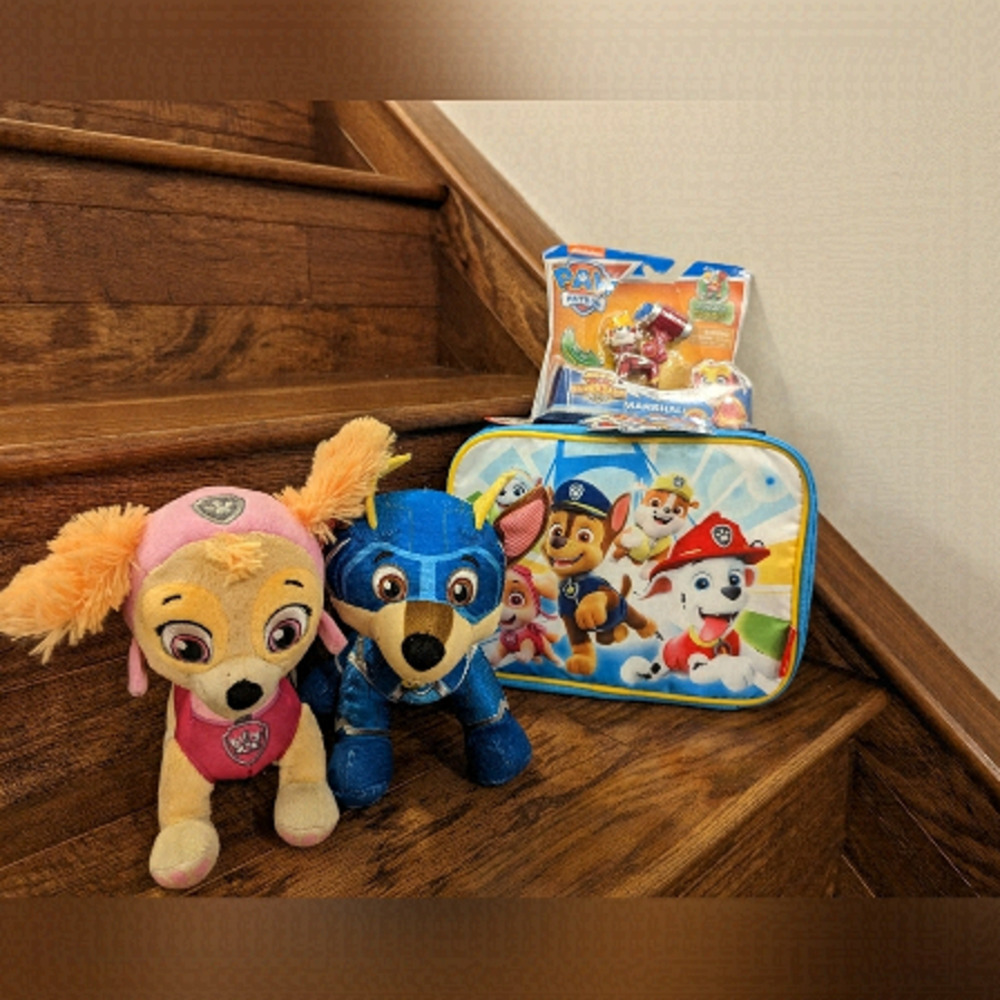 PAW patrol lot, New lunchbox, new Marshall toy, Skye & Chase plush toys